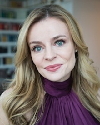 Headshot of Rosie Abernethy, LCSW